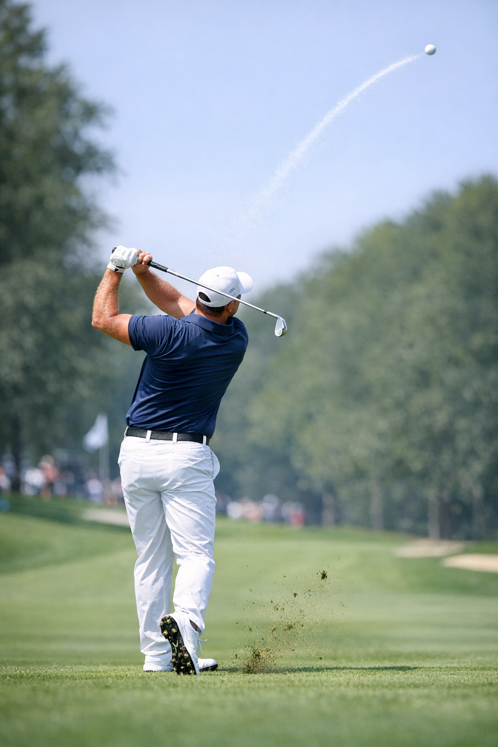 Comment frapper ses fers plus haut au golf : techniques, réglages et exercices pour une trajectoire optimale